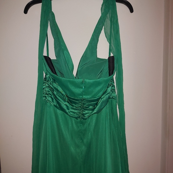 NWT Le Chateau Green Chiffon Dress - Picture 8 of 13